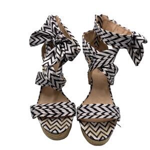 Zigi Soho Khloe Black & White Chevron Platform Sandals Size 10 Ankle Wrap Heels